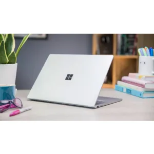 لپتاپ مایکروسافت مدل Surface Laptop 5 با پردازنده Core i7-1255U، رم LPDDR5X 8GB، حافظه SSD با ظرفیت 256GB، نمایشگر لمسی 15 اینچ PixselSense، دارای نور پسزمینه کیبورد