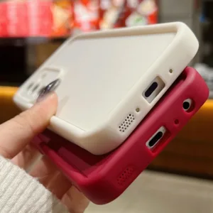 کاور موکولو مدل Silicone Puffer Strap مناسب برای گوشی موبایل سامسونگ Galaxy A06 به همراه بند آویز